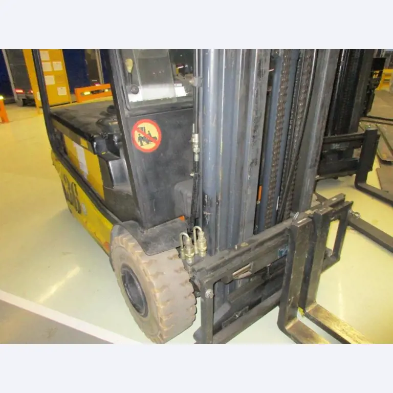 Nowe i używane części zamienne i maszyny (1 500 części łożyskowych: hydraulika, robotyka, pneumatyka i automatyka)-2